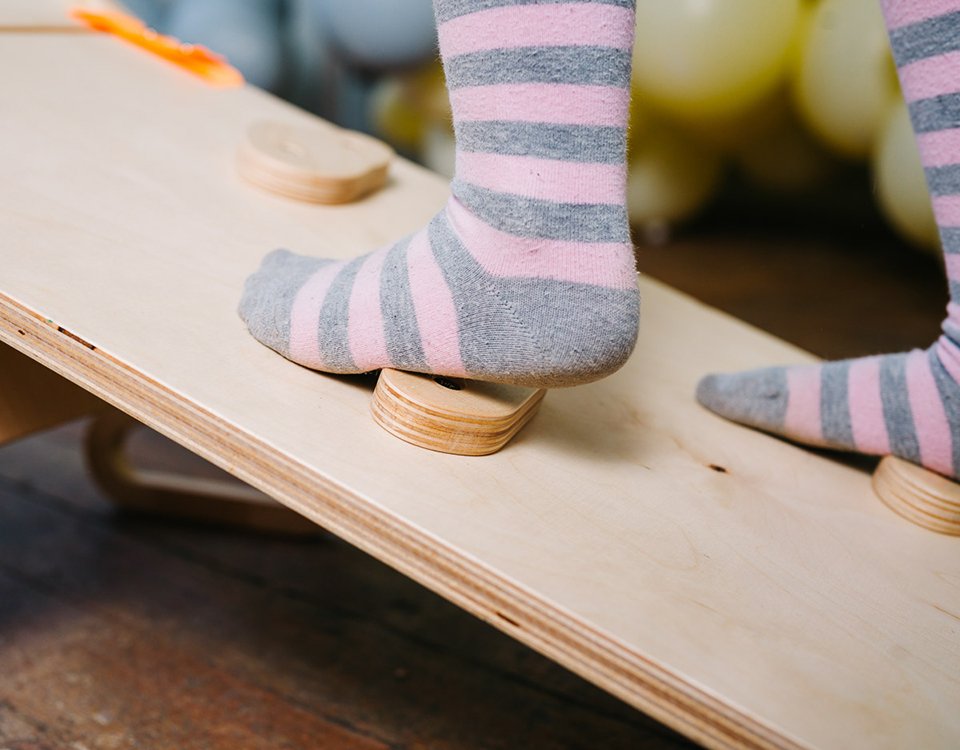 Sway Rainbow Šūpoļu Komplekts – Krāsains Piedzīvojums Aktīvai Spēlei! - Image 11